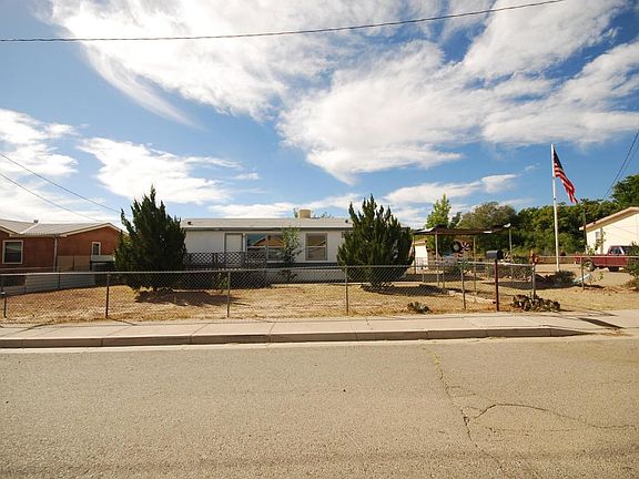 2nd image of 817 Theresa Dr