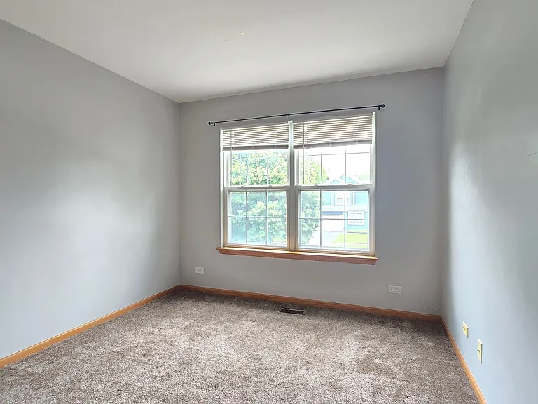 409 Fairfax Ln — Photo 17