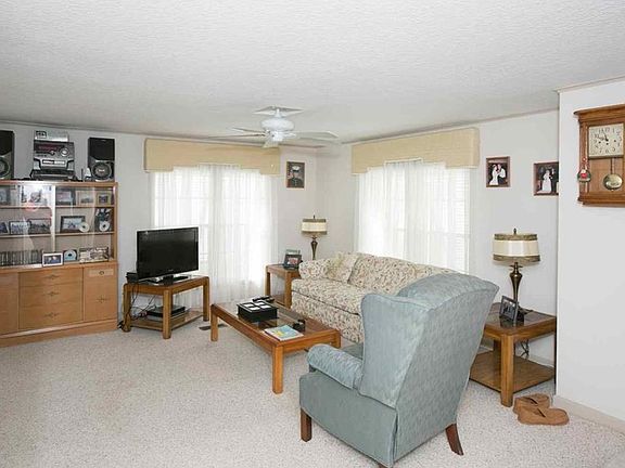2nd image of 714 Lark Dr