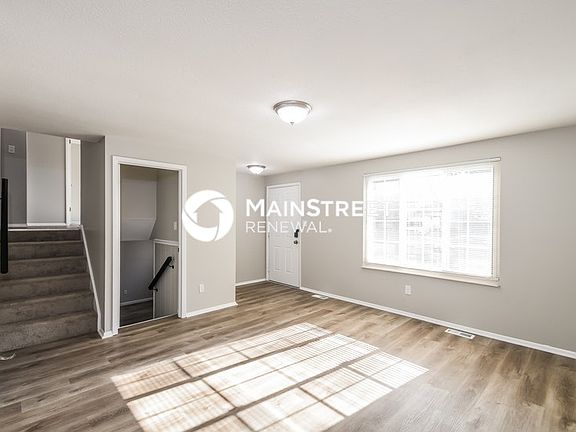 4th image of 913 Woodlark Dr