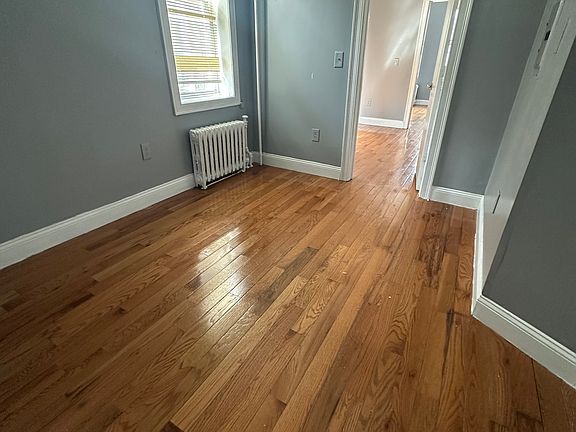 3rd image of 915 22nd St #4R