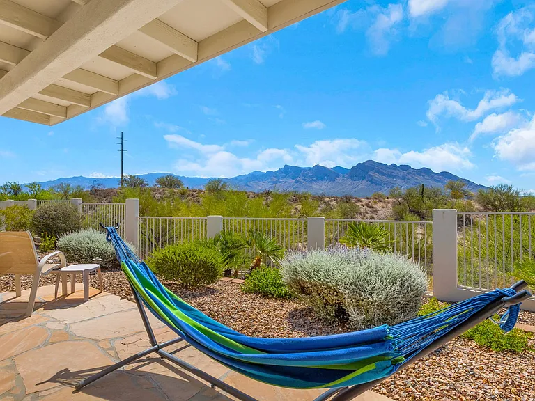 10380 N Hacienda Hermosa Dr — Photo 10
