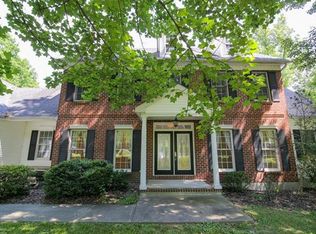 2475 Woodland Hills Ct, Hellertown, PA 18055