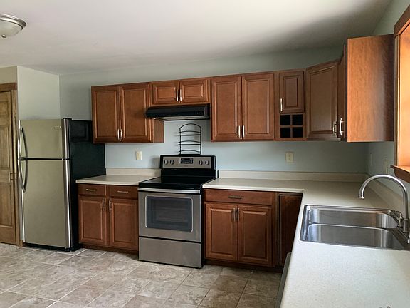 5th image of 23 Meadow Farm Rd