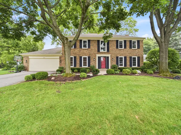 325 Versailles Dr, Northbrook, IL 60062