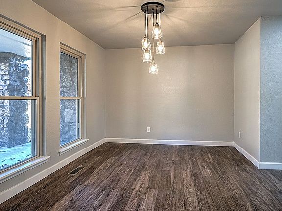 5th image of 222 Sherlyn Ln