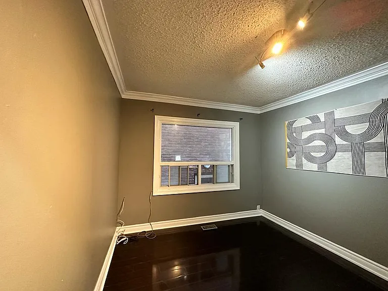 574 Dovercourt Rd #MAIN — Photo 8