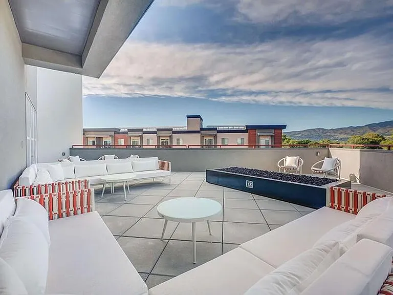 21LUX Apartments — Photo 10