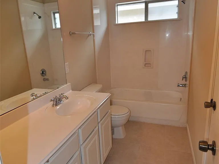 5823 Ridgebluff Ln — Photo 18