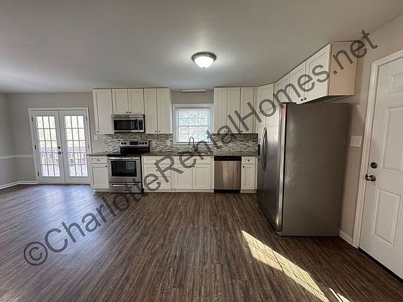 3rd image of 9519 Central Dr