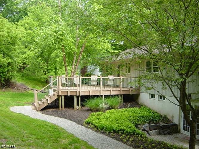 2nd image of 6 Prescott Cir