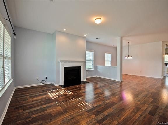 5th image of 118 Cavendish Dr W