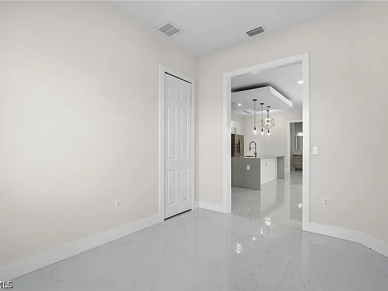 2100 NW 21st St — Photo 17