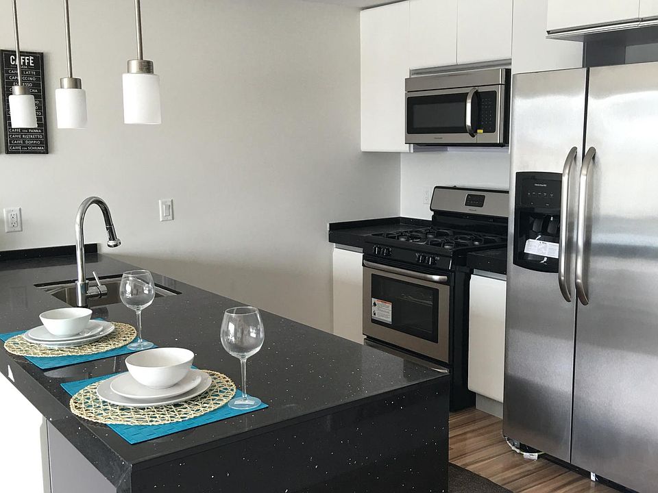 2nd image of 4920 Park Ave #301