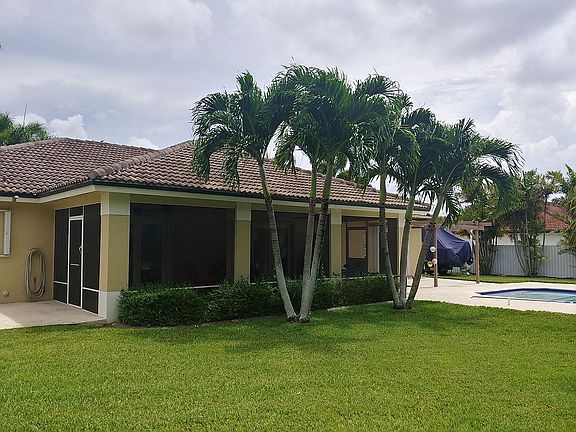 Lovely screened patio