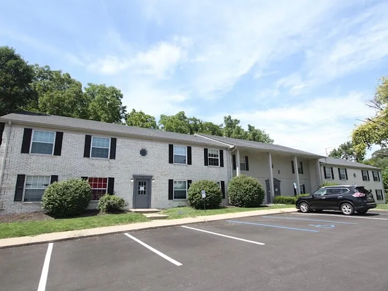240 Grovewood Pl — Photo 1