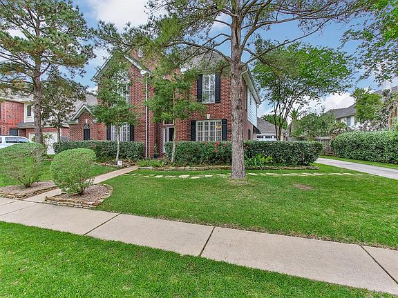 2nd image of 22946 Heathercroft Dr