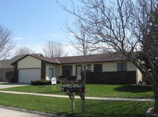 831 S 12th St, Nevada, IA 50201