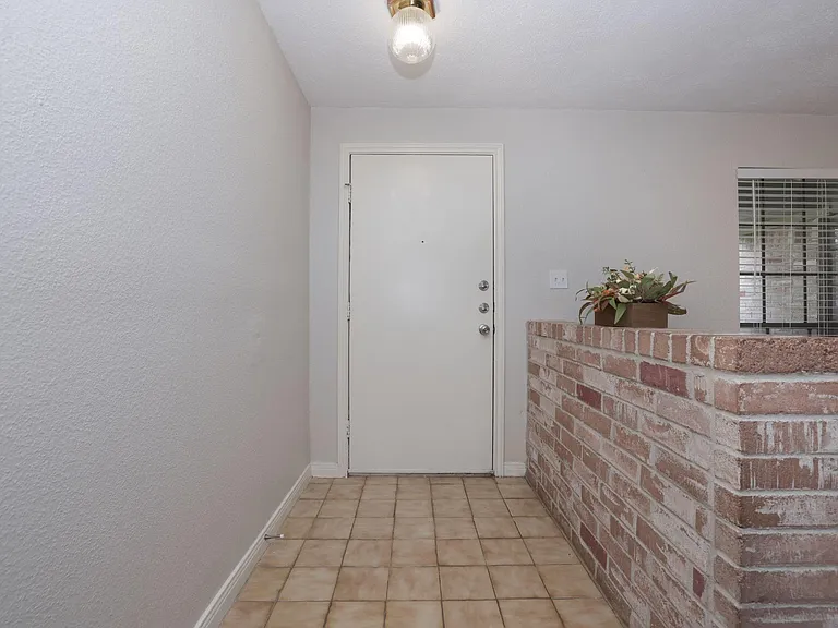 16035 Hollow Rock Dr — Photo 7