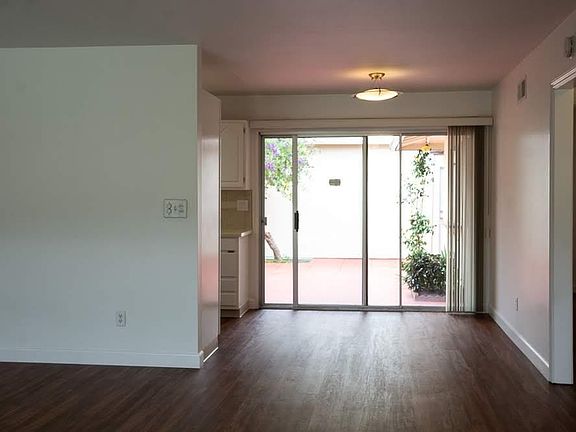 5th image of 125 E Carmel Grn