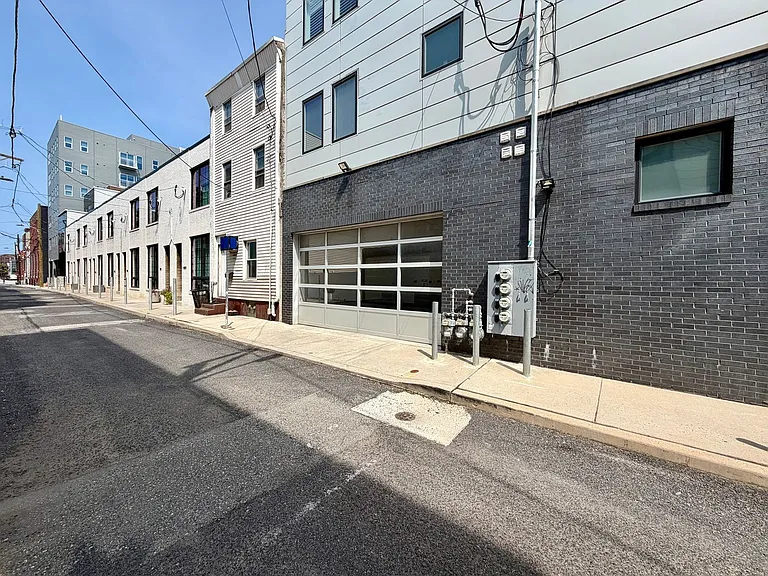 113 Master St #C — Photo 4