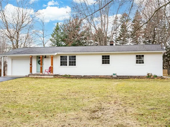 8524 Indian Falls Rd, Corfu, NY 14036