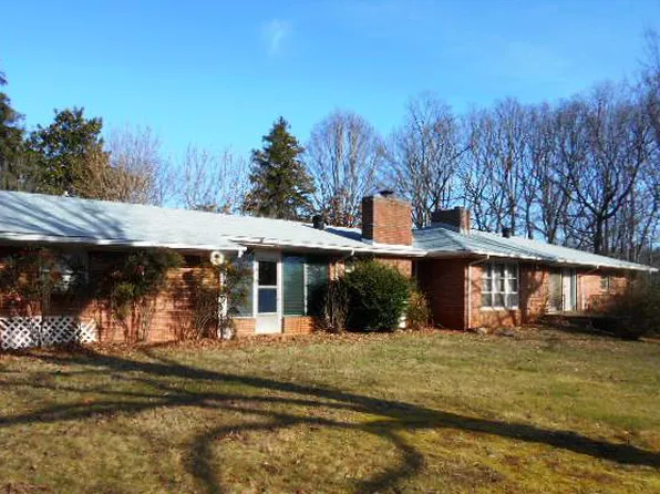 2448 Old Chatham Rd, Martinsville, VA 24112