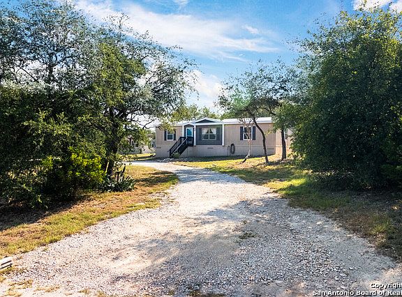 4th image of 215 County Road 3826