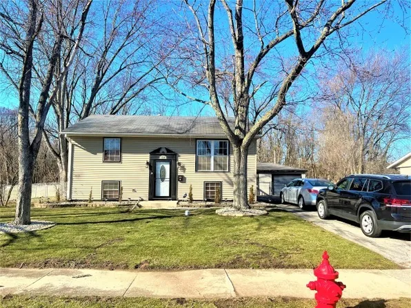 539 E Maple Dr, Glenwood, IL 60425