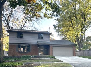 674 Canterbury Dr, Saline, MI 48176