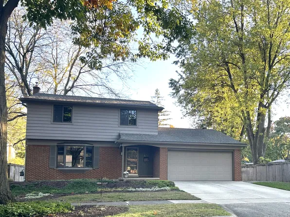 674 Canterbury Dr, Saline, MI 48176