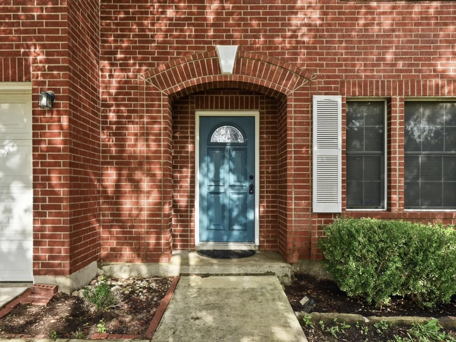 4 bed, 2.5 bath, 2834 sqft, $2,600 — Photo 4