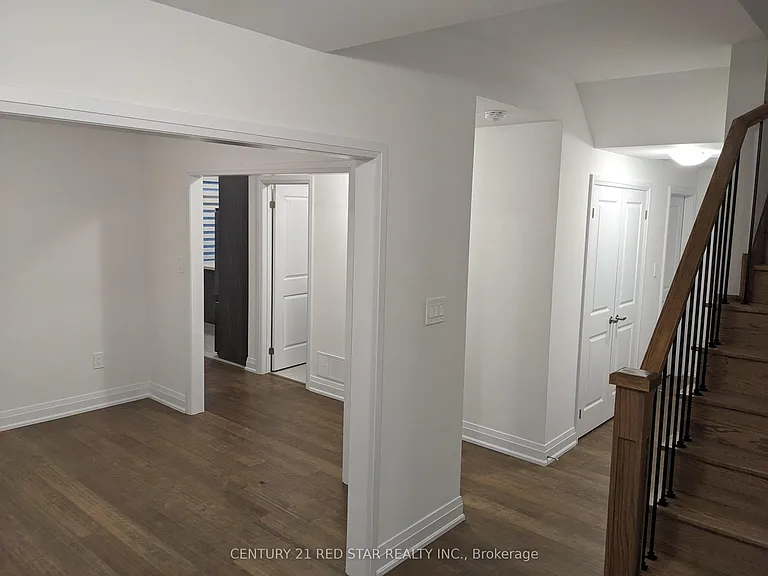 180 Franklin Trl #UPPER — Photo 17