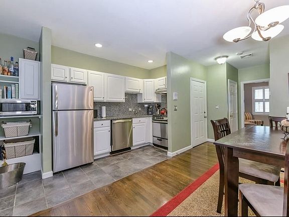 3rd image of 253 Gold St #1