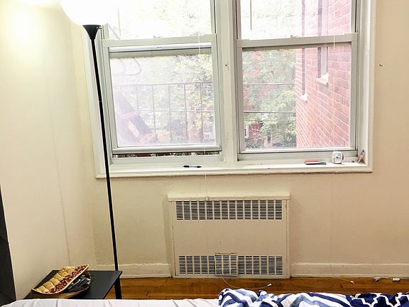 3rd image of 5505 Woodside Ave APT 305