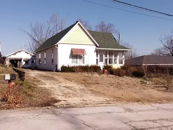 208 N 4th St, Clarksville, MO 63336