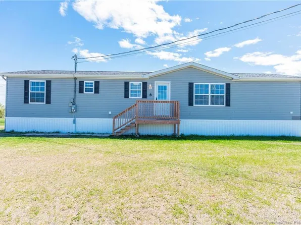 8 Frank St, Cap Pela, NB E4N 0E6