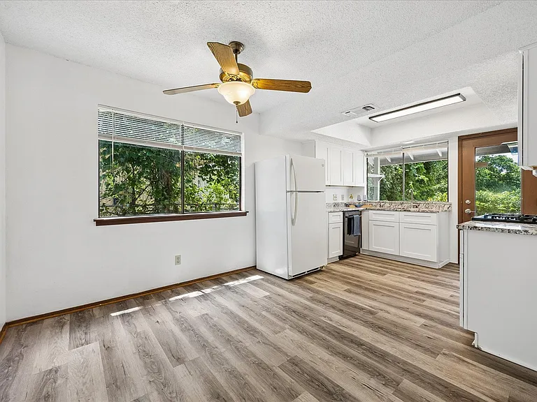 10010 Faylin Dr — Photo 10