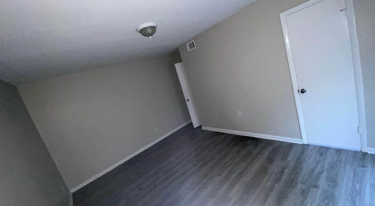Building Photo - 4605 Coronado Dr #R