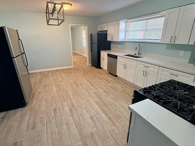 5107 Avenue Q — Photo 9