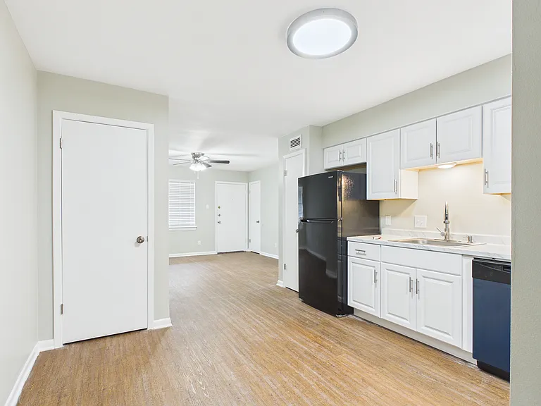 Oxford Pointe Apartments — Photo 4