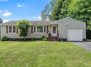 6 Wellington Rd, North Syracuse, NY 13212