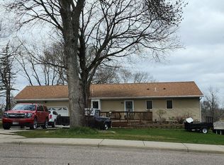 760 6th St, Windom, MN 56101