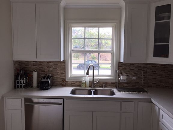 2nd image of 819 W Fernfield Dr