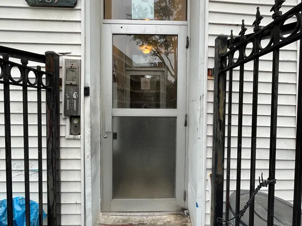 181 Maujer Street image 2 of 15