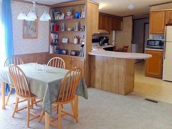3rd image of 103 Pat Cir