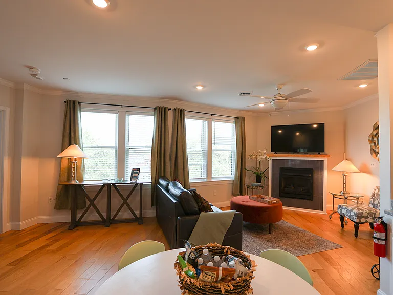 1008 Tremont St #9 — Photo 7