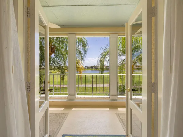 5025 Harmony Circle #203, Vero Beach, FL 32967