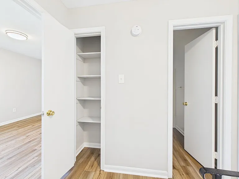 2305 Poplar St #B — Photo 16