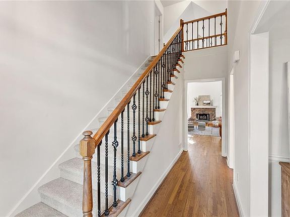 5th image of 896 Fairwood Way NW